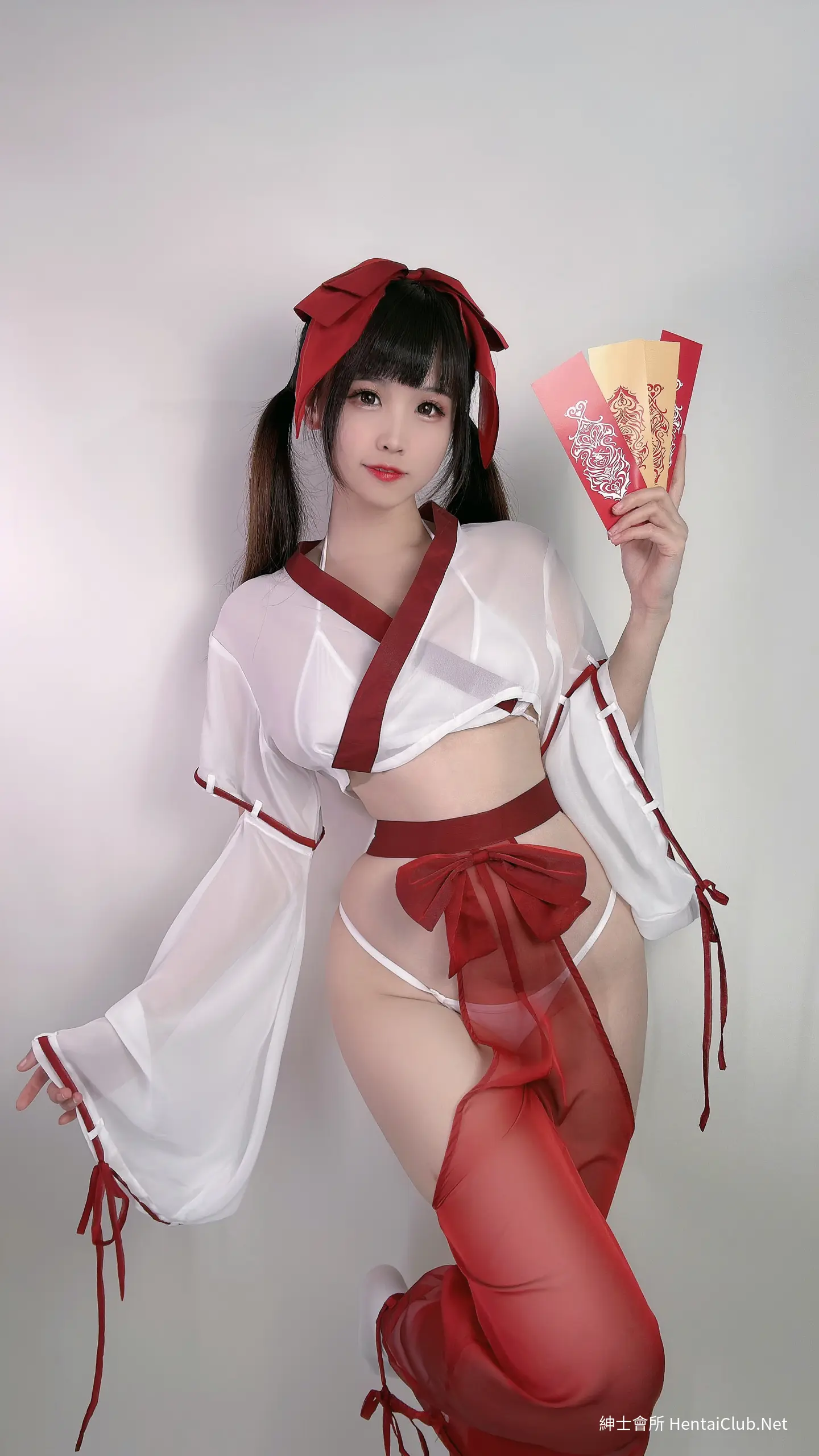 戰爭結束後，我撿到了一個人間武器的巨乳美少女帶回家…